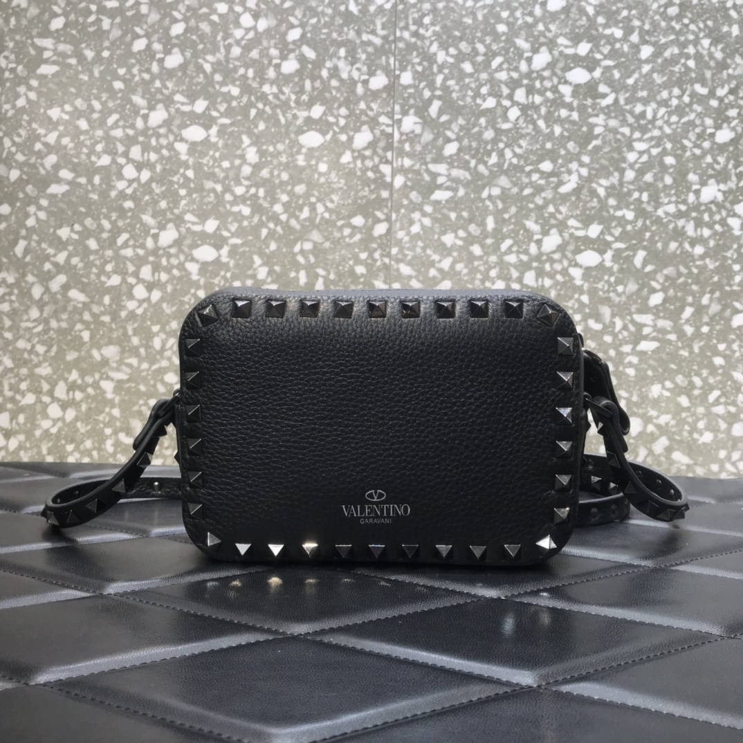 Valentino Garavani Rockstud Crossbody Camera Bag in Black Grainy Calfskin